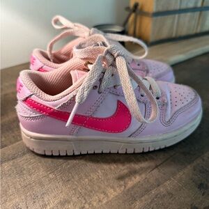 Nike SB triple pink dunks